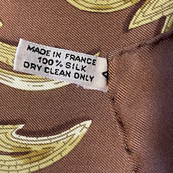 Authentic HERMES “Cheval Turc” Silk Scarf 1969 pre-owned - Picture 9 of 13